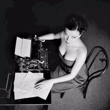Cover Image for The Love Letter - A Tuesday Evening at the Typewriter