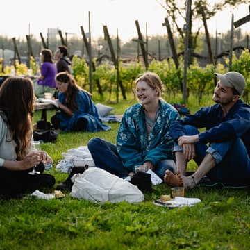 Cover Image for Community Exclusive Offline Hangout: Sunset Picnic 🌇🌳