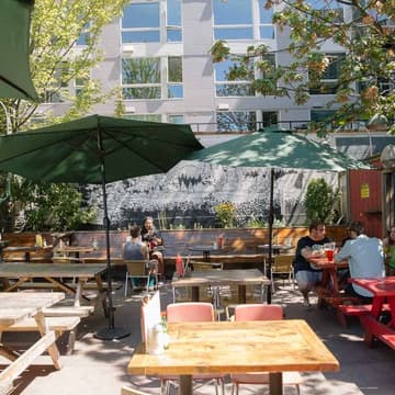 Cover Image for AI & SaaS product-led growth: Drinks in the sun