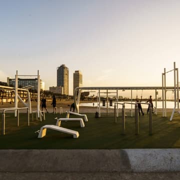 Cover Image for Wellness & Offline Sessions: Barceloneta Beach Calisthenics