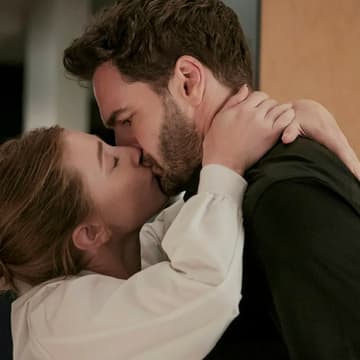 Cover Image for The Love Hypothesis Watch Party