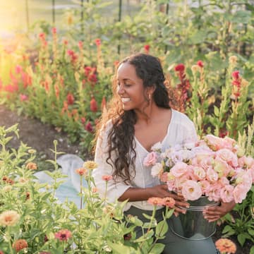 Cover Image for Golden Hour Photo Mini Sessions with Ashley Palmer Photography! 7:15 pm entry, 7:45 pm photoshoot