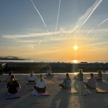 Cover Image for Sunrise beach yoga