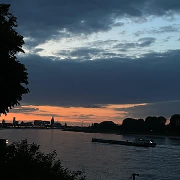 Cover Image for 🌇 Offline Sunset Rebellion | FREE XL Stunt | Mülheimer Mäuerchen