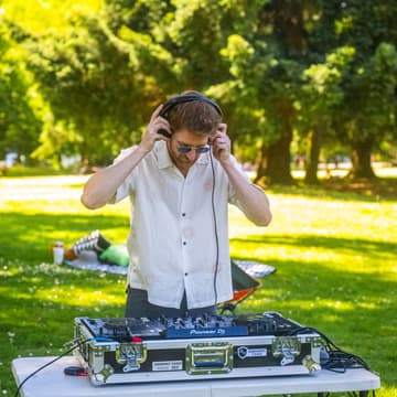 Cover Image for Light Beam Dance With DJ Niz Dass