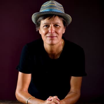 Cover Image for Über die Schönheit des Erwachsenwerdens - Online Leseabend mit Dr. Diana Pflichthofer bei «Zürich liest»