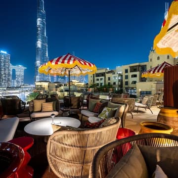 Cover Image for Entrepreneurs' Sunset Hotel