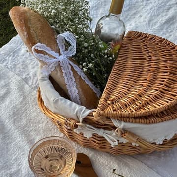 Cover Image for Books & Brunch Picnic