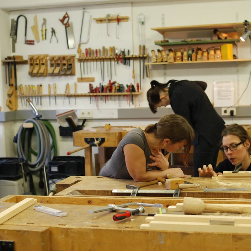 Cover Image for Workshop: Bau deinen eigenen Hocker – traditionell oder mit moderner Technik