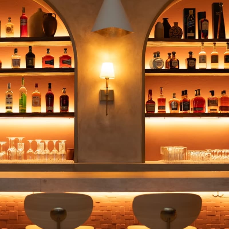 Cover Image for The Long Angle Table - Miami