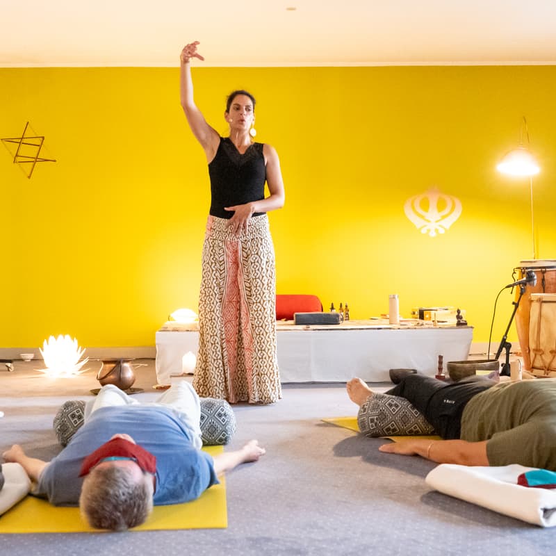 Cover Image for Breathwork mit Live-Musik - Verbinde deinen Atem mit rhythmischer Musik und erlebe, wie Körper und Geist in Einklang kommen.