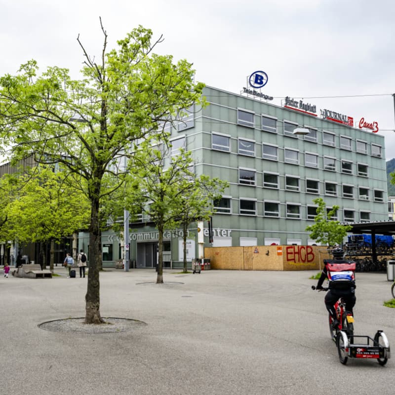 Cover Image for Vom Bahnhof zum See: Achtsamkeits- und Gehmeditation in Biel / De la gare au lac : Méditation et marche consciente à Bienne