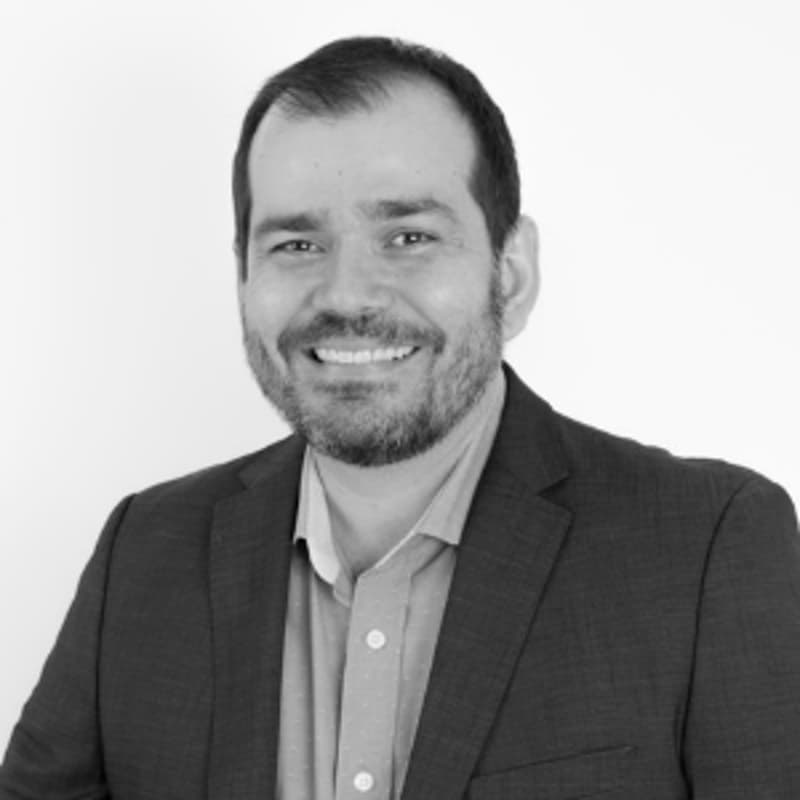 Cover Image for 🔔 Prof. Breno Mont’Alverne: Resina Flow com zero escoamento em dentes extensamente destruídos.