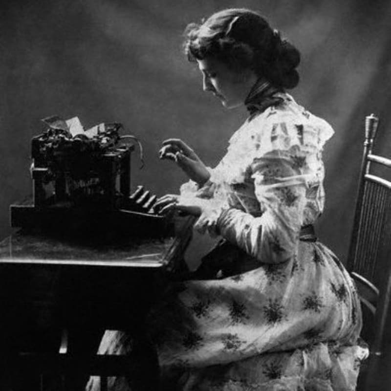 Cover Image for Write Together at the Typewriter Table