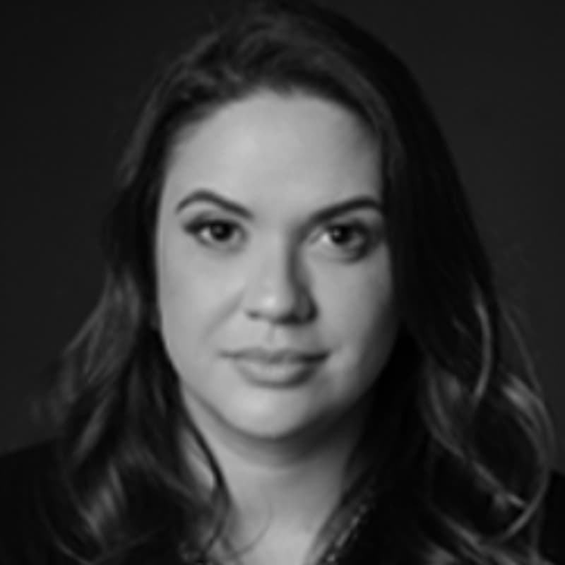 Cover Image for 🔔 Profª. Caroline Malavasi: Resinas Anteriores em Alta Performance - Planejamento Estético e Estratégias Clínicas