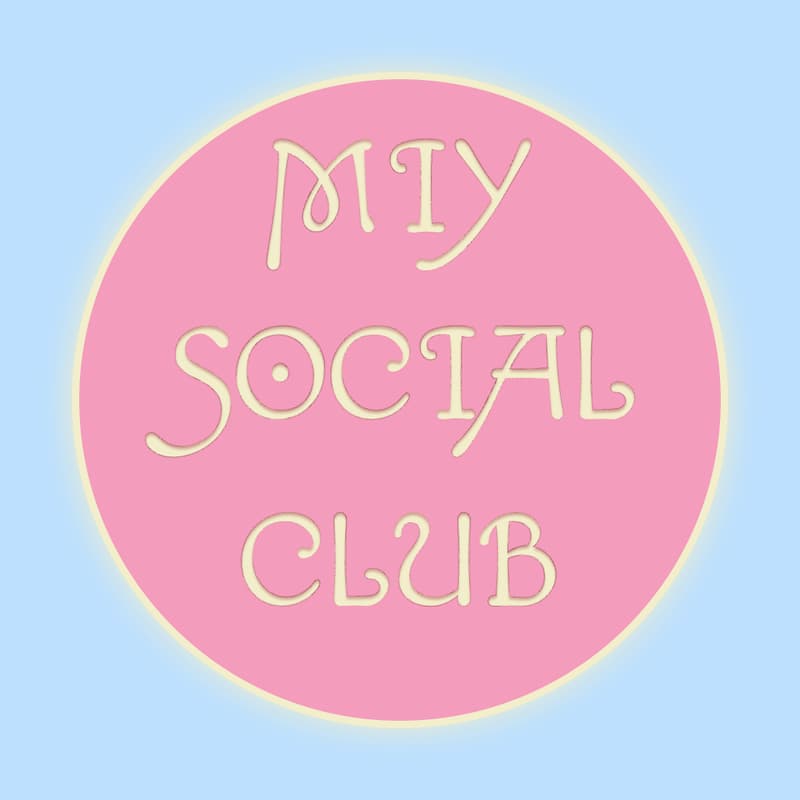 Cover Image for Brushes, Bowls & Besties