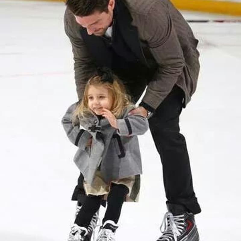 Cover Image for ME: FAMILY ICE SKATE DAY