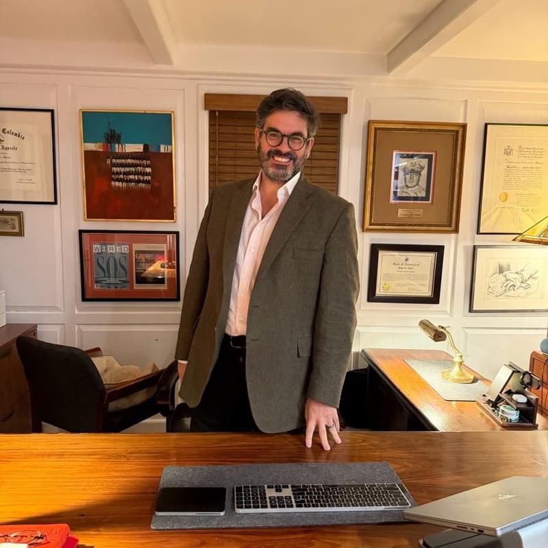 Cover Image for Using the First Amendment to Beat Up Nuclear-Armed Nation-States w/ Preston Byrne