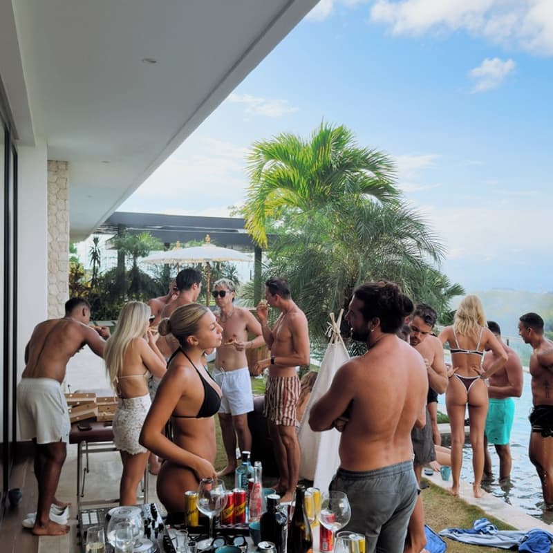 Cover Image for SUNDAY FUNDAY - Pool Party Uluwatu