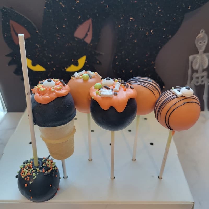 Cover Image for Mommy & Me Cake Pop Decorating Class