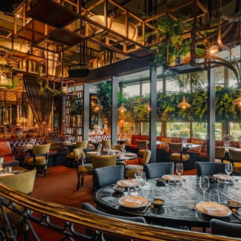 Cover Image for Future Unpacked: East Meets West