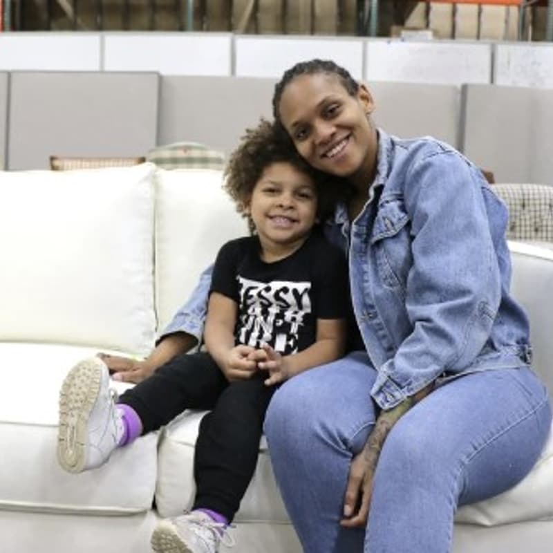 Cover Image for Volunteer with the Chicago Furniture Bank (Volunteering Untapped Chicago)