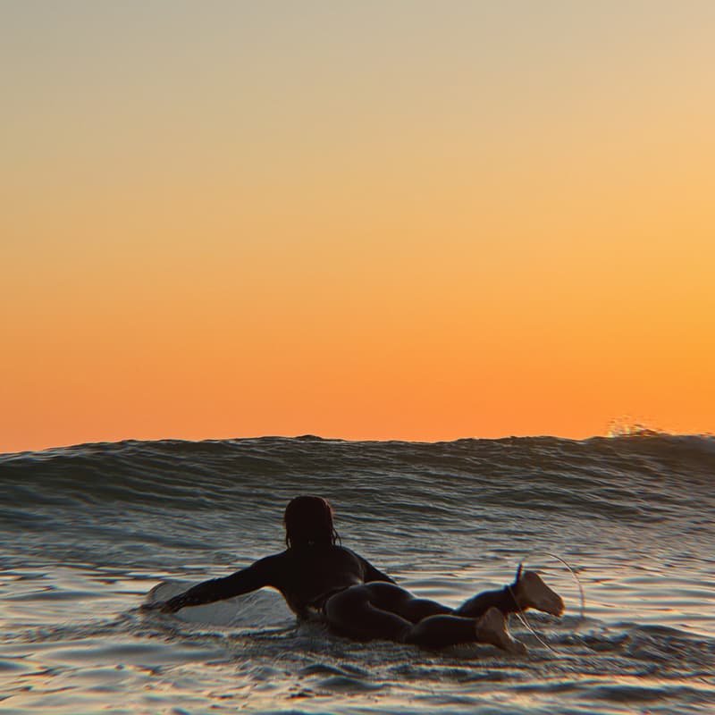Cover Image for Sunset Surf Sisters Surf Meet-up— Faro | Sunday, Nov 2nd | 4 pm
