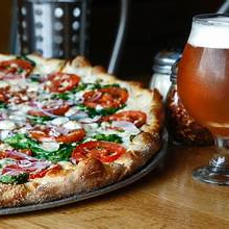 Cover Image for Cleveland Pies & Pints