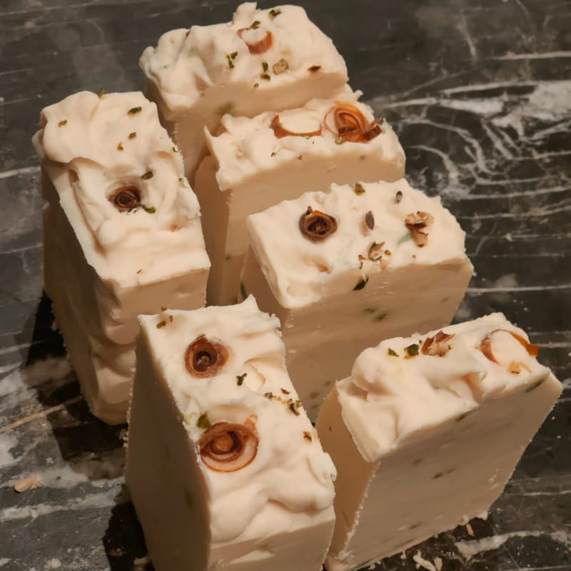 Cover Image for Soap Making And Essential Oils