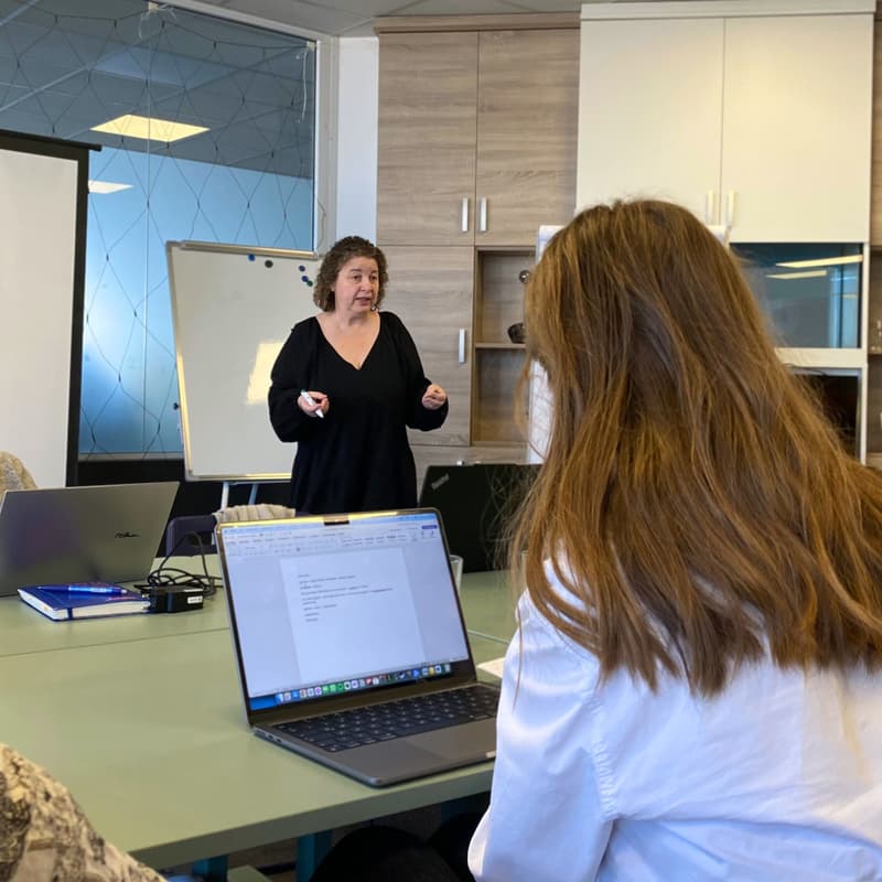 Cover Image for Követes adománygyűjtés