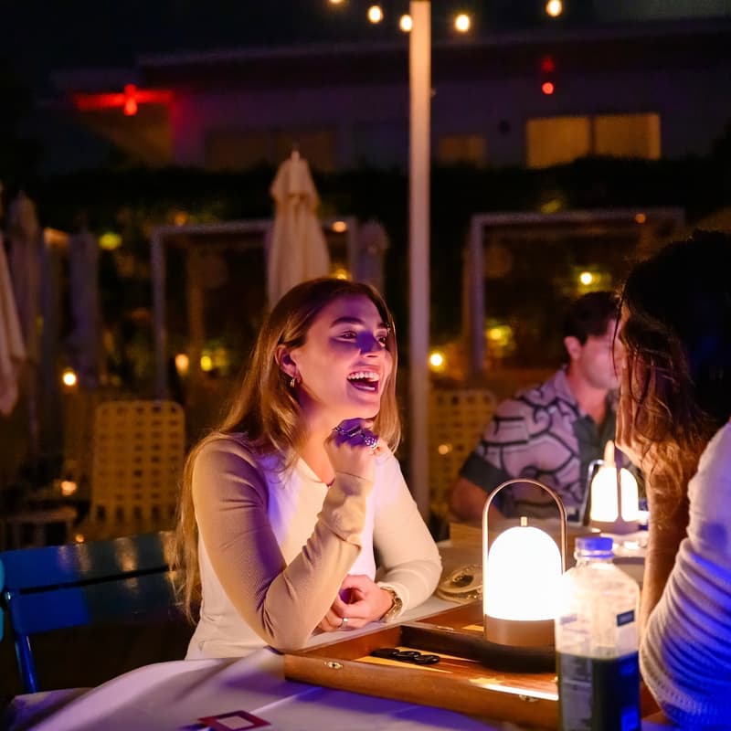 Cover Image for Backgammon Social x Vecinos