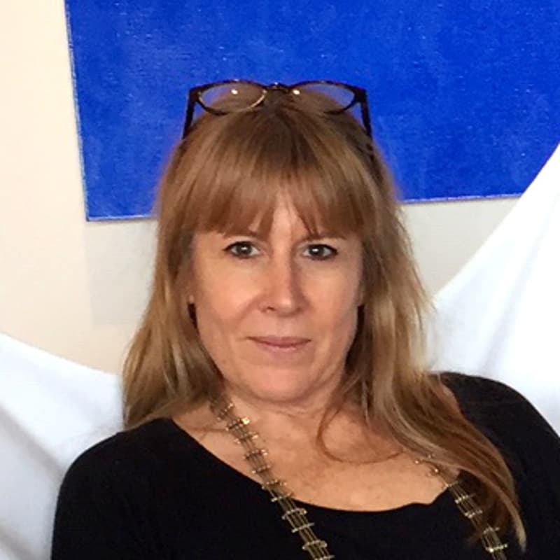 Cover Image for Alternatives to the Gallery Model with Liz Garvey.