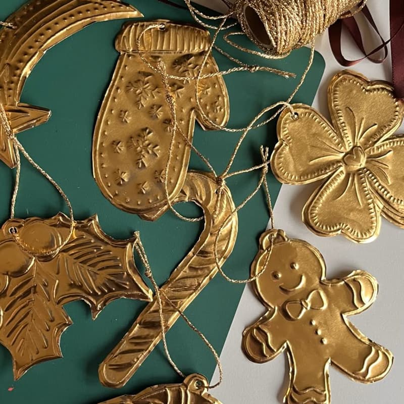 Cover Image for 12 Days of Alma Matcha - Day 3 Holiday Ornament Decorating x Hojicha