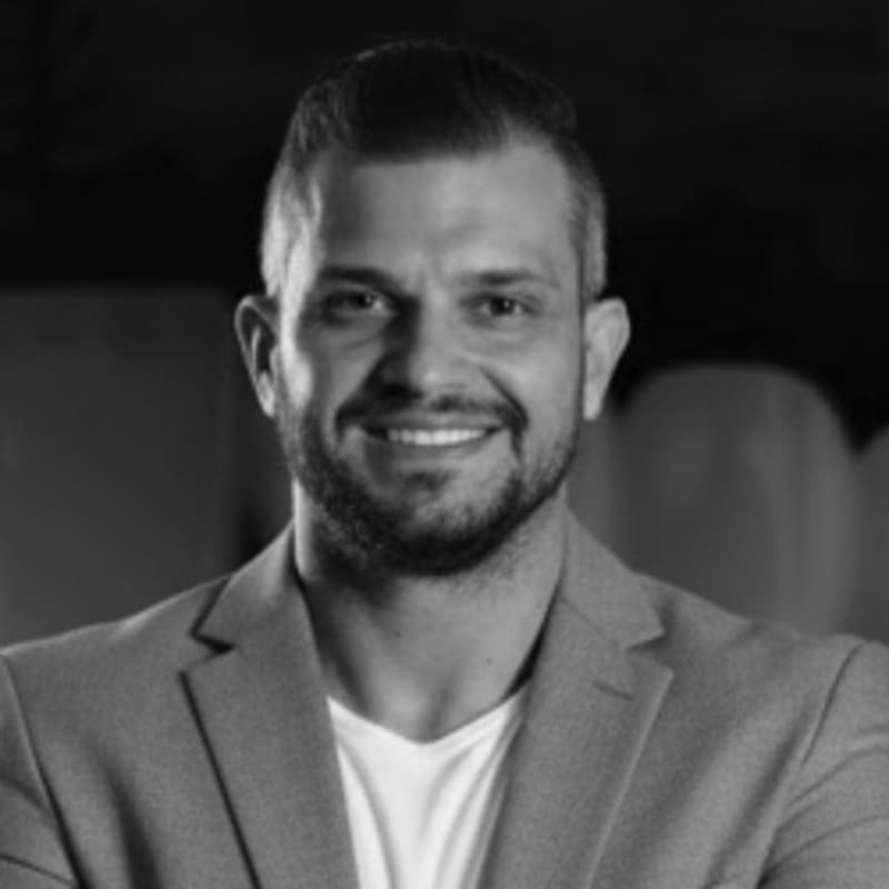 Cover Image for 🔔 Prof. Marlon Scharf: Lentes em Resina Composta na Técnica Híbrida