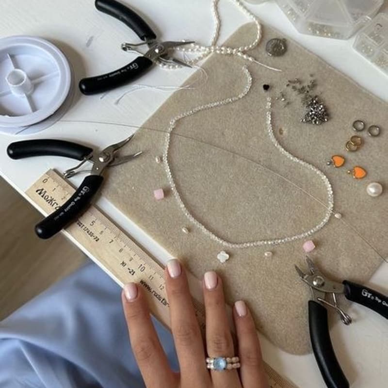 Cover Image for Jewelry Making Picnic: Alice in Wonderland Edition