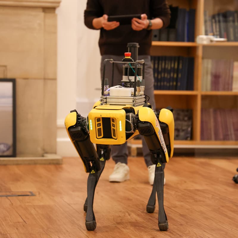 Cover Image for Robots in the Pub