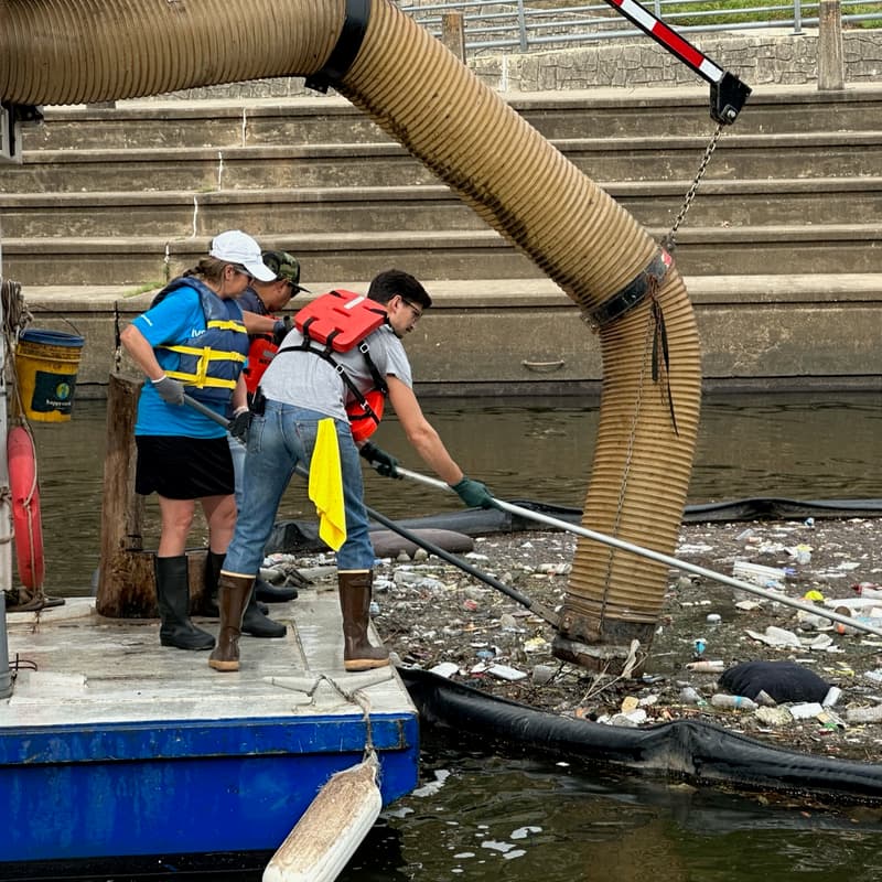 Cover Image for Bayou Boat Clean Up