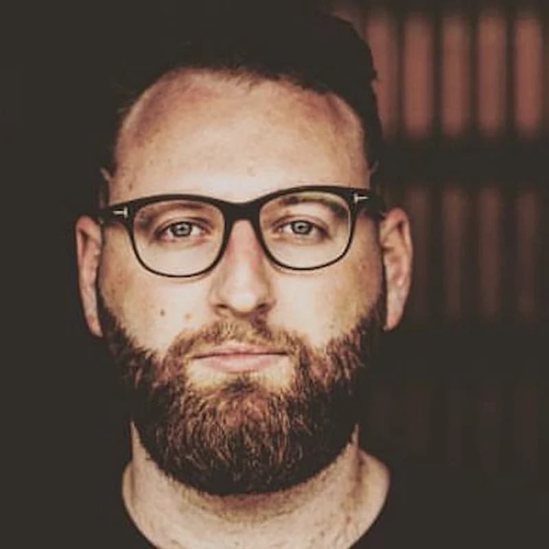 Cover Image for The Algorithmic C-Suite: Scaling the Fractional Economy with AI