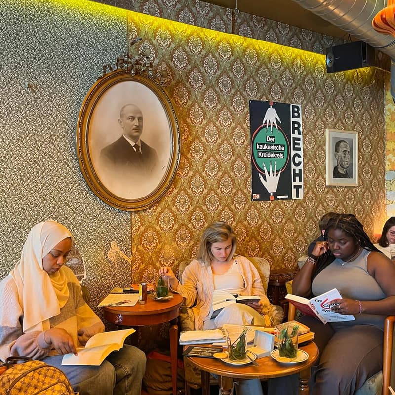 Cover Image for FLINTA* Offline Reading Party x FLINTANIA ✨📚 | OYA Müllem