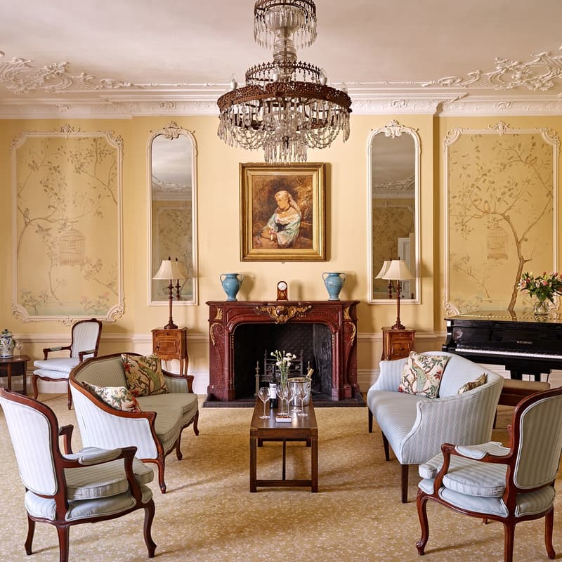 Cover Image for Cupid's Encore - exclusively for single alumni from Oxbridge and the Ivy Leagues.