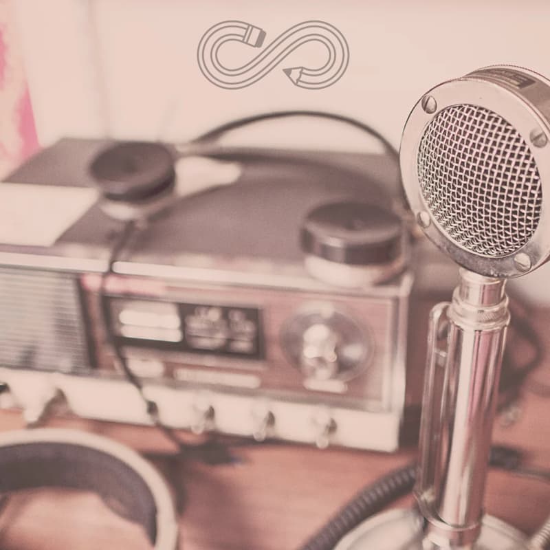 Cover Image for Signal > Noise: Learn The Rules of Leverage, Storytelling & Network Effects