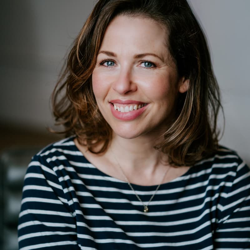 Cover Image for Drawalong with Corrinne Averiss