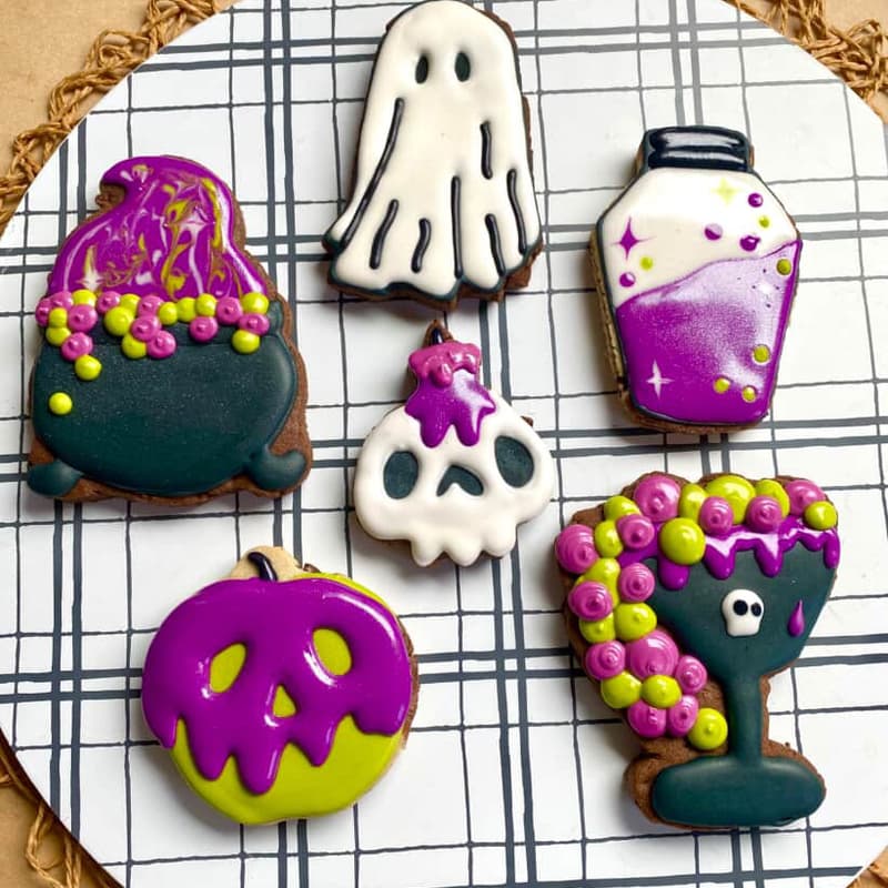 Cover Image for Cauldrons & Cookies - Decorating Class!