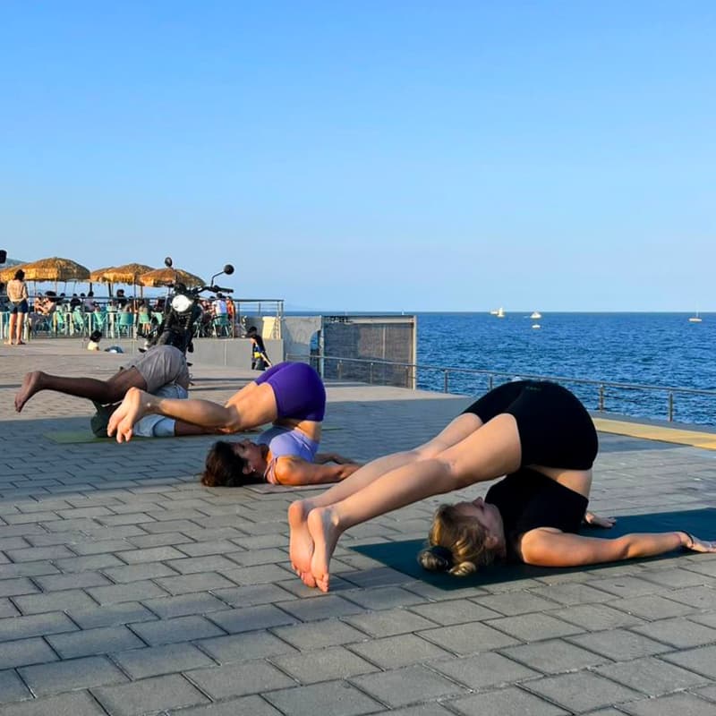 Cover Image for SUNSET BEACH YOGA #4 🌅 with Barcelona Digital Nomads (in English)