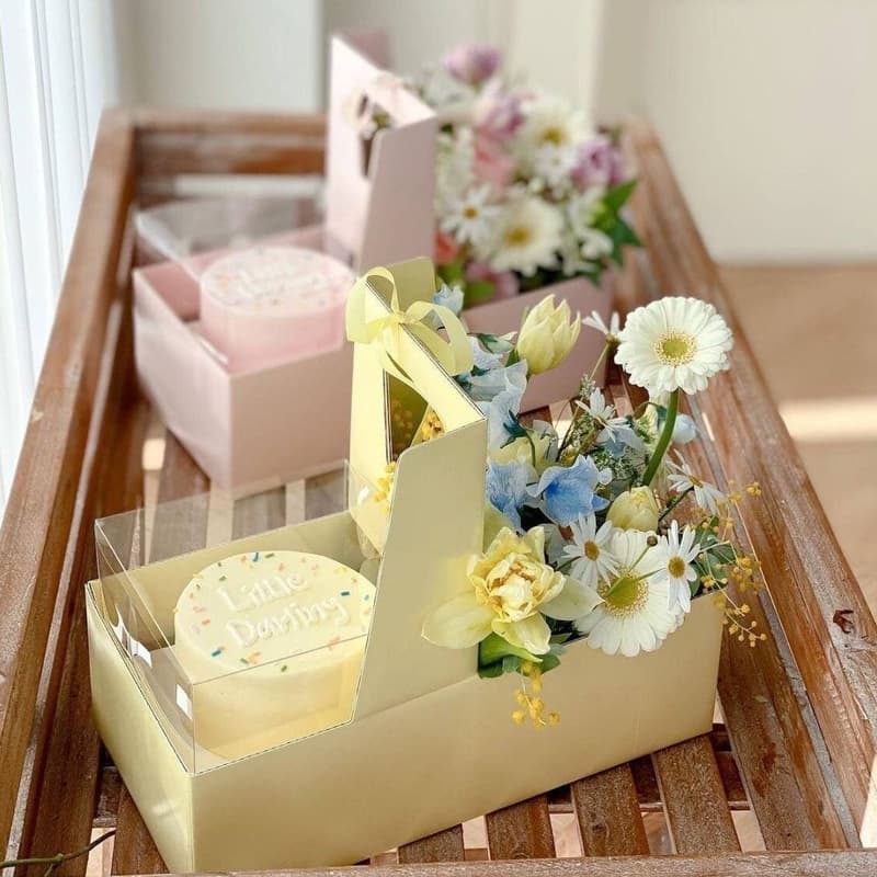 Cover Image for Cupcake Decorating + Floral Workshop