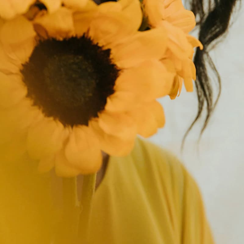 Cover Image for Motherhood in Bloom: Hair, Hormones & Wellness with Dr. Ariella Nouriel and Harklinikken **NEW TIME