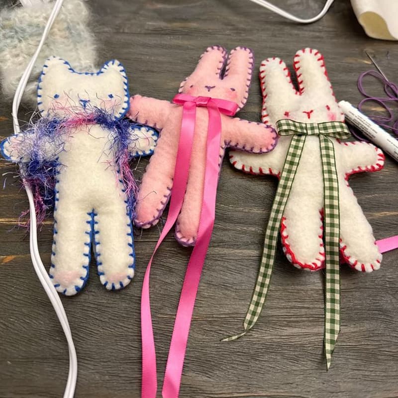 Cover Image for felted friends: make a plush bag charm