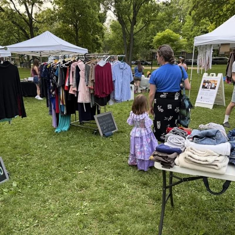Cover Image for Winter Children's Clothing Swap: Apple Playschools