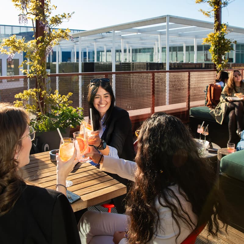 Cover Image for Zoku Rooftop Fredagsbar: DJ Set & Happy Hour