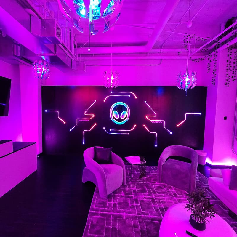 Cover Image for Early Access: Alien Lounge @ Frontier Tower - Members +1